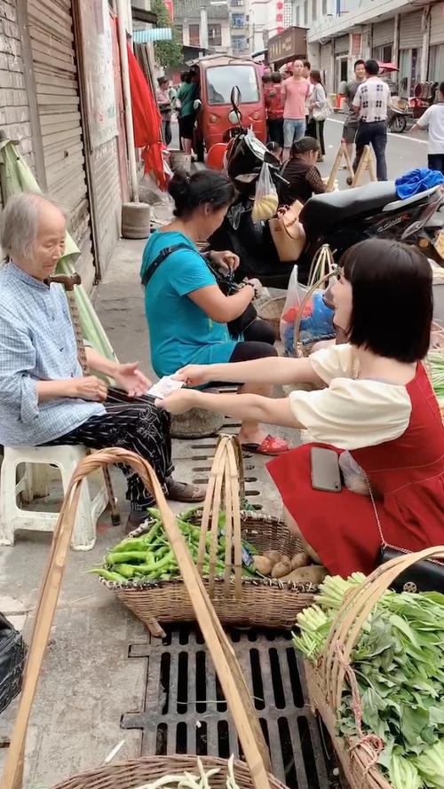 老人卖菜收款码却是儿子的,老年人卖菜收款码怎么办的